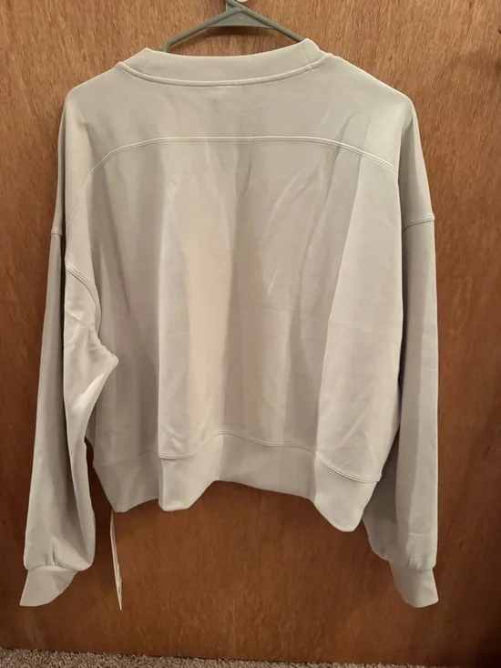 lululemon athletica Softstreme Perfectly Oversized Cropped Crew - Picture 2 of 5